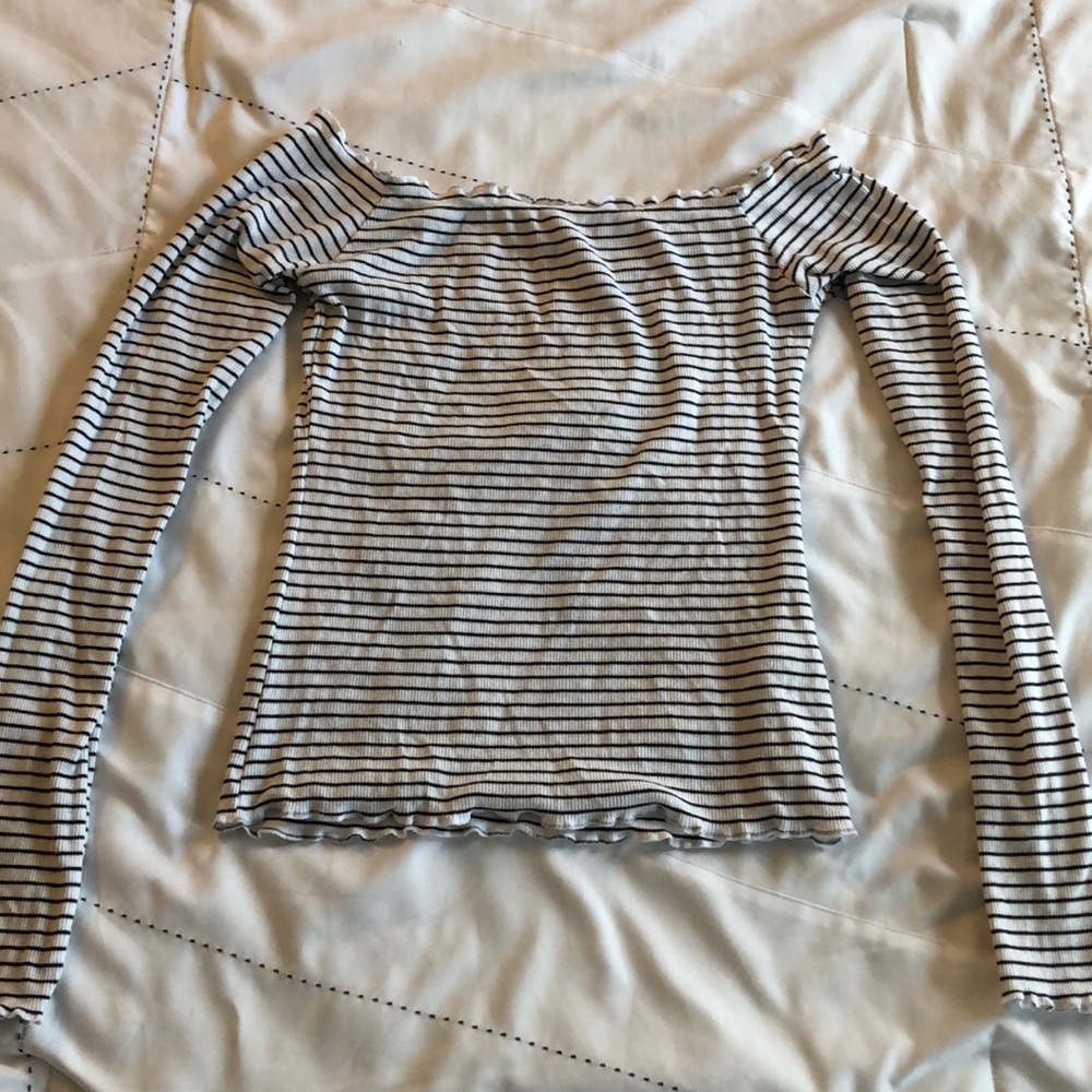 Off the shoulder shirt!!